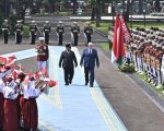 Presiden Prabowo (kiri) dan Presiden Belarus, Lukashenko (kanan). (ANTARA)
