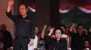 Ketua DPP Prananda Prabowo (kiri) mengenakan kemeja bertuliskan 'Pro Mega' saat peringatan Kudatuli, Senin 27 Juli 2026. (Dok. Monang PDIP)