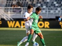 Laga PSMS vs Port FC berlangsung di Stadion Gelora Bung Tomo, Surabaya, Minggu (26/7/2026). (detikcom)