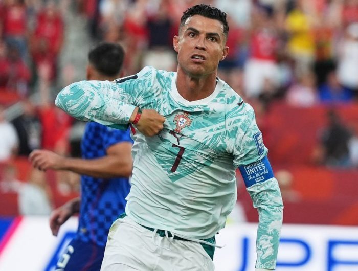 Ronaldo melakukan selebrasi setelah mengoyak jala gawang Kroasia di Stadion Toronto pada Jumat (3/7/2026). (AP Photo)