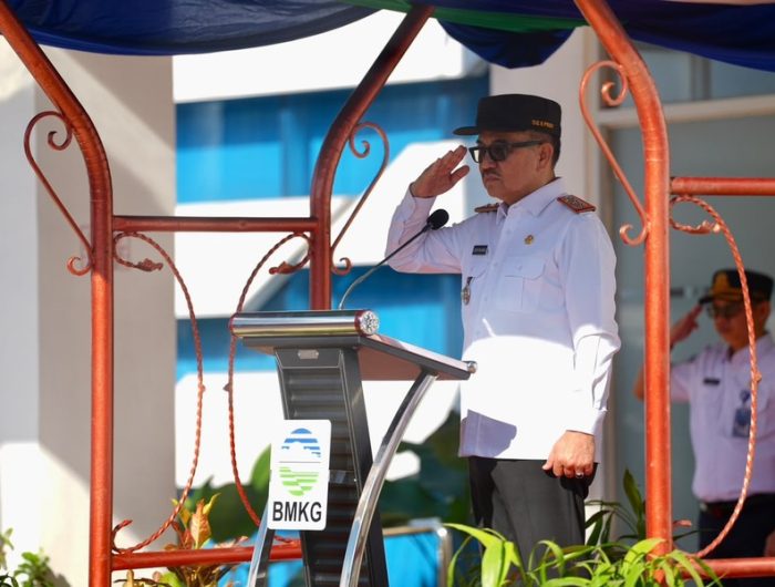 Jadi Inspektur Upacara Hari BMKG ke-79, Sekda Sulsel Tekankan Penguatan Mitigasi Bencana