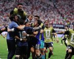 Para punggawa Argentina merayakan gol ke gawang Inggris di menit akhir laga. (Dok.ist)