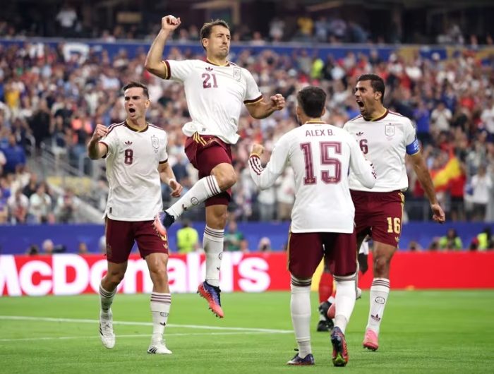 Para pemain Spanyol merayakan gol pertama kontra Prancis di semifinal Piala Dunia 2026. (FIFA)