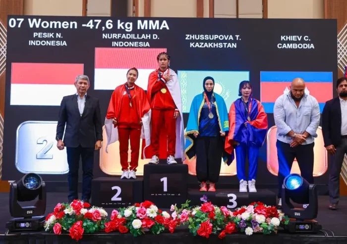 Delvi Nurfadillah dan Novia Pesik berdiri di podium usai meraih emas dan perak GAMMA Asian Championships 2026 yang berlangsung di Putrajaya, Malaysia, Minggu (2/8/2026). (Dok.PB PERTACAMI)