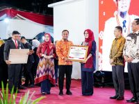 Gubernur Andi Sudirman Beri Penghargaan Mitra Pembangunan Proyek MYP dan Peningkatan PAD di Sulsel