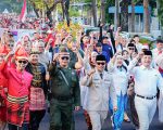 Gubernur Sulsel Berkostum ala Bung Karno Pimpin Kirab Kemerdekaan HUT ke-81 RI