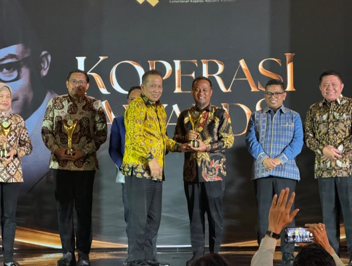 Gubernur Andi Sudirman Sabet Penghargaan Bakti Koperasi di Koperasi Awards 2026