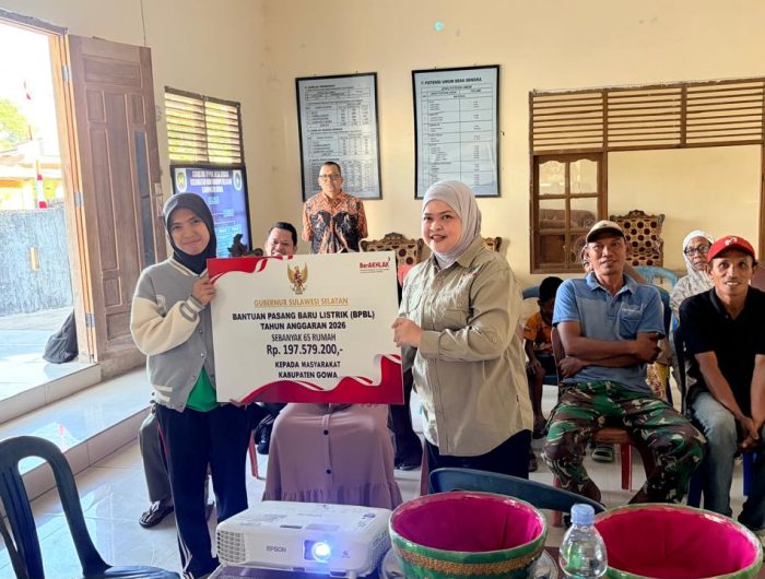 Gubernur Sulsel Salurkan Bantuan 130 Rumah Tangga di Gowa dan Bantaeng