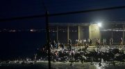 Imigran Maroko berenang menuju Ceuta Spanyol. (REUTERS)
