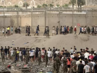 Migran Terobos Perbatasan Ceuta Spanyol. (AFP)