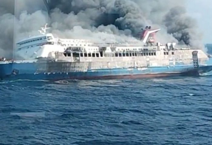 KM Mutiara Sentosa II yang terbakar. (Dok.ANTARA/HO-Kemenhub)