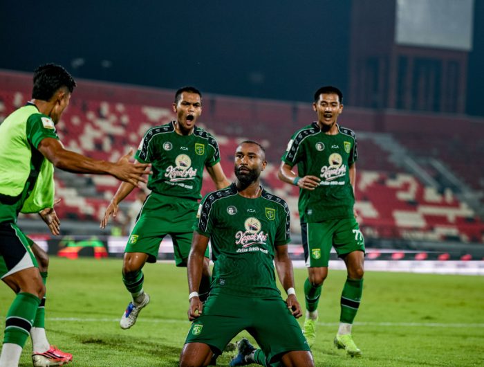 Yuran Fernandes melakukan selebrasi setelah gol semata wayangnya mengantarkan Persebaya melaju ke partai final Piala Presiden 2026. (Dok.Persebaya)