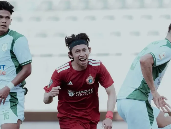 Pemain Persija Arlyansyah Abdulmanan (tengah) merayakan gol ke gawang PSMS pada Sabtu 1 Agustus 2026. (Dok.Persija)