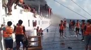 Situasi kebakaran KM Mutiara Sentosa II di perairan Sumenep. (Dok.ist)