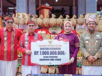 Hari Jadi ke-69, Pemprov Sulsel Serahkan Bantuan Rp7 Miliar ke Kabupaten Tana Toraja