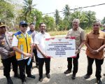 Gubernur Sulsel Turun Langsung ke Petani Pinrang, Serahkan Bantuan 10 Unit Pompa Ponton