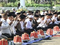 Gubernur Sulsel Bersama Ribuan Warga Gelar Salat Istisqa, Ikhtiar Spiritual dan Berdoa Agar Hujan Turun