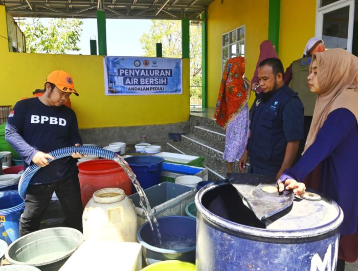 Gubernur Andi Sudirman Telah Distribusikan 403.000 Liter Air Bersih untuk 4.936 KK di Makassar